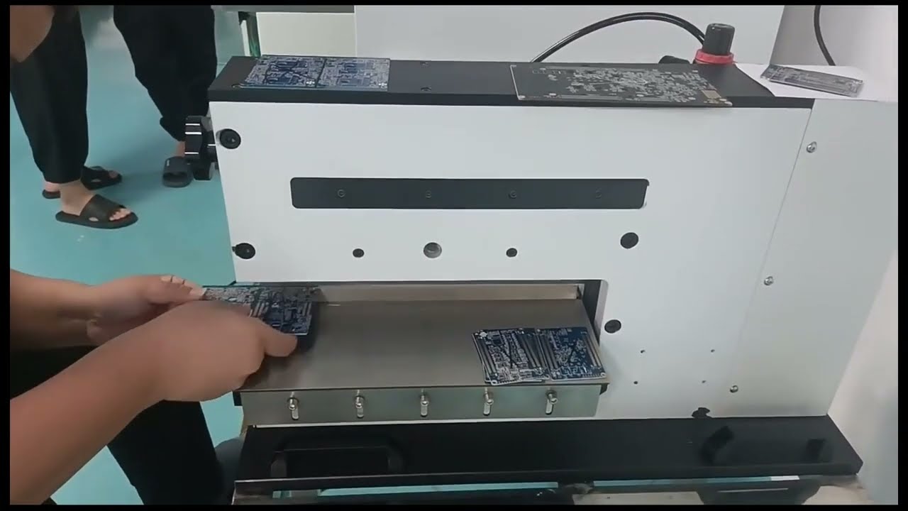 เครื่องแยกแผ่นออนไลน์แบบราง สำหรับสายการผลิต SMT AOI | เครื่องเจาะฟิล์ม PCB
