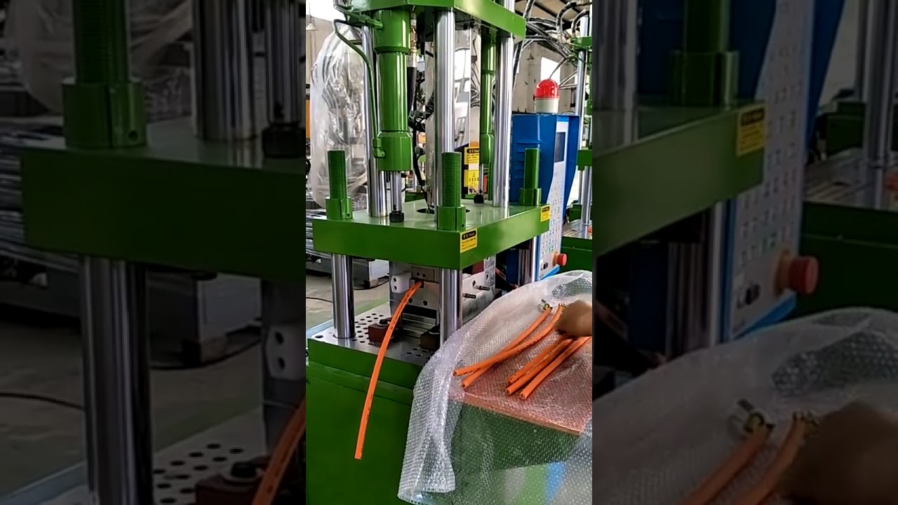 450ST เครื่องฉีดพลาสติก PVC ผลิตปลั๊ก 3 ขาแบน มาตรฐาน AU – แม่นยำสูง ผลิตงานต่อเนื่อง