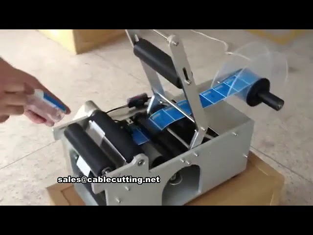 เครื่องติดฉลากมือสำหรับขวดพลาสติก แก้ว PE ทรงกลมแบน – เครื่องติดสติกเกอร์ขวดอัตโนมัติกึ่งอัตโนมัติ