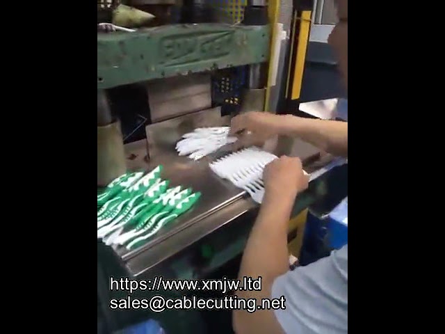 เครื่องฉีดพลาสติกแนวตั้งขนาดเล็ก 35 ตัน สำหรับงานPVC/PP ผลิตชิ้นส่วนพลาสติก